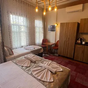 Hotel April **